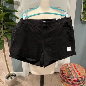 Old Navy Boyfriend shorts. Size 22, NWT